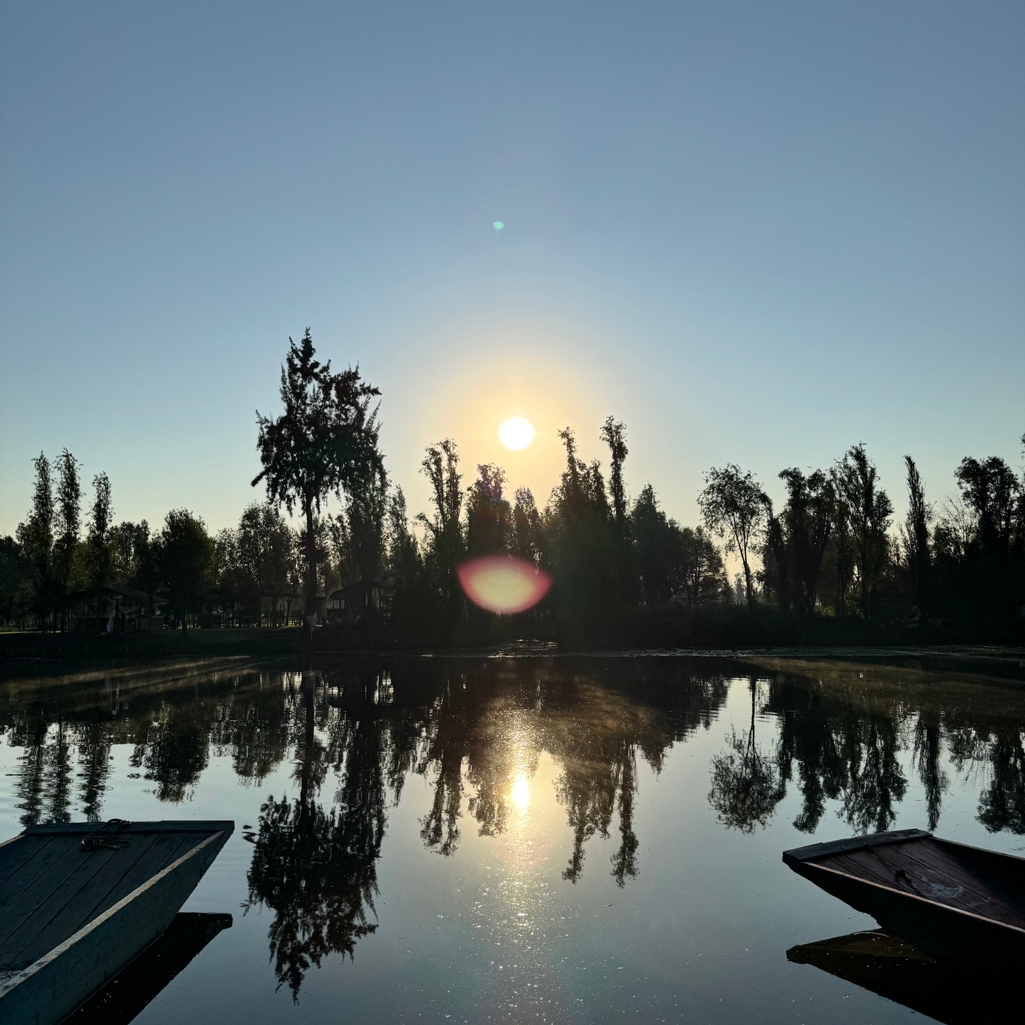 Amanecer en el lago 10 de Mayo
